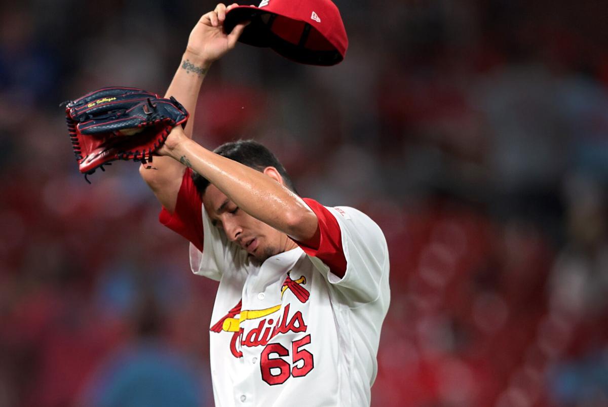 Cardinals reliever Gallegos gets wiped down by umpire after using rosin bag  on his left arm – KGET 17