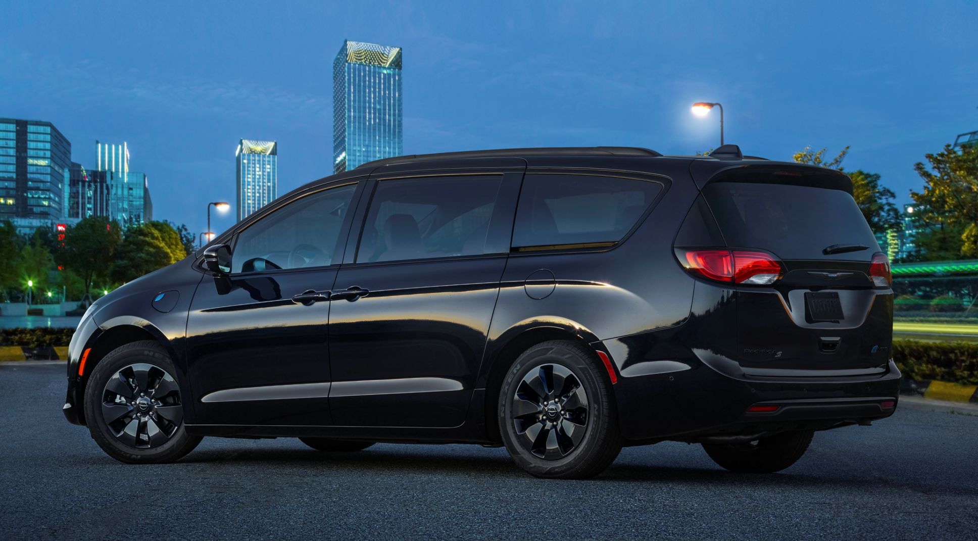2019 chrysler pacifica hybrid limited price