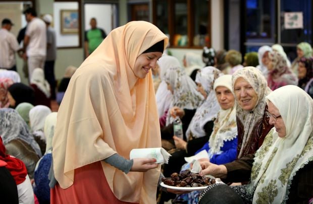 St. Louis mosque holds first in a series of Ramadan meals | Faith & Values | www.lvspeedy30.com