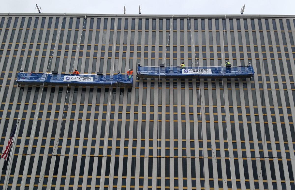 Western workers on Little Rock Federal Building