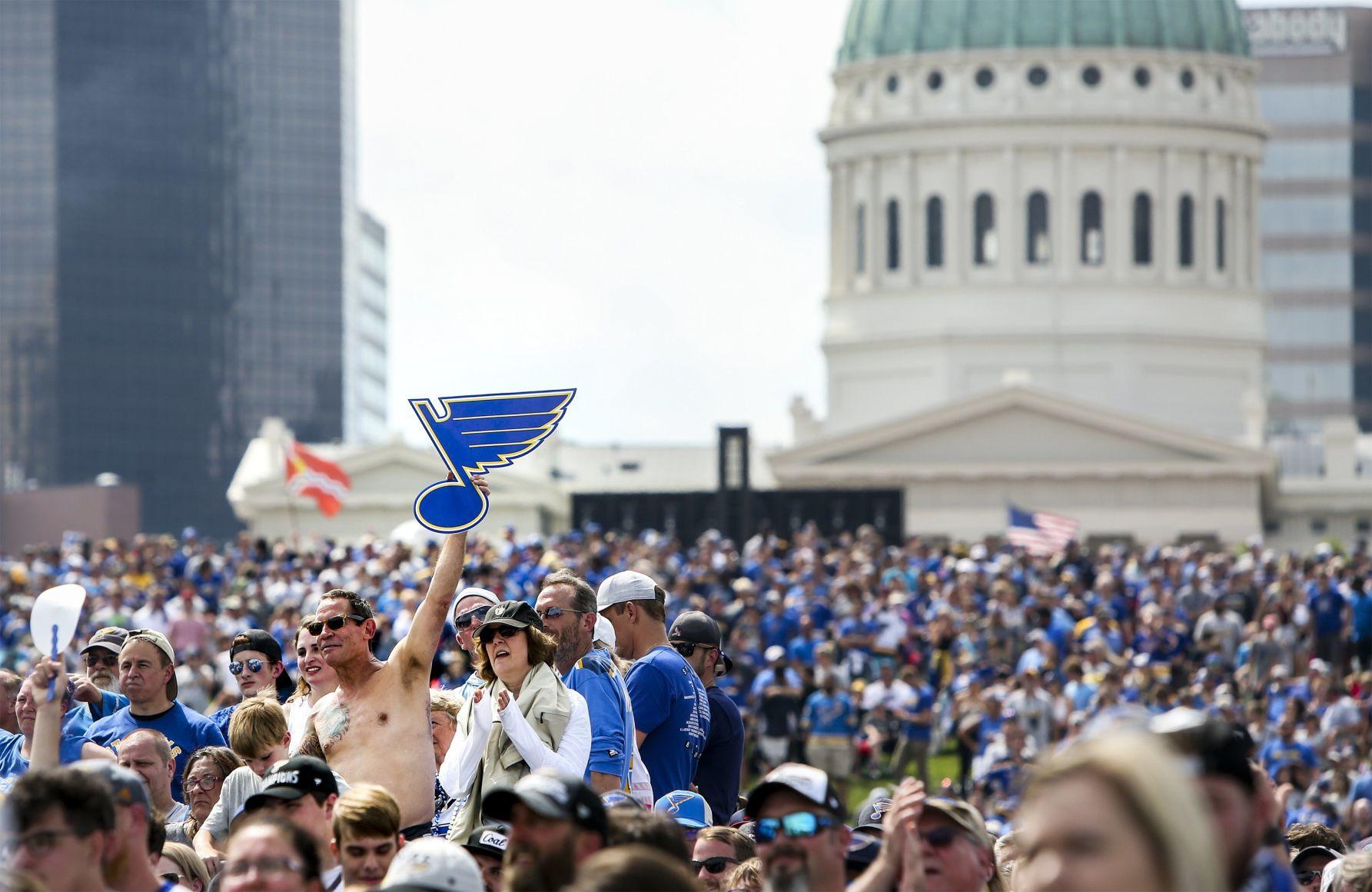 Photos: Blues players rally with fans under the Gateway Arch | St ...