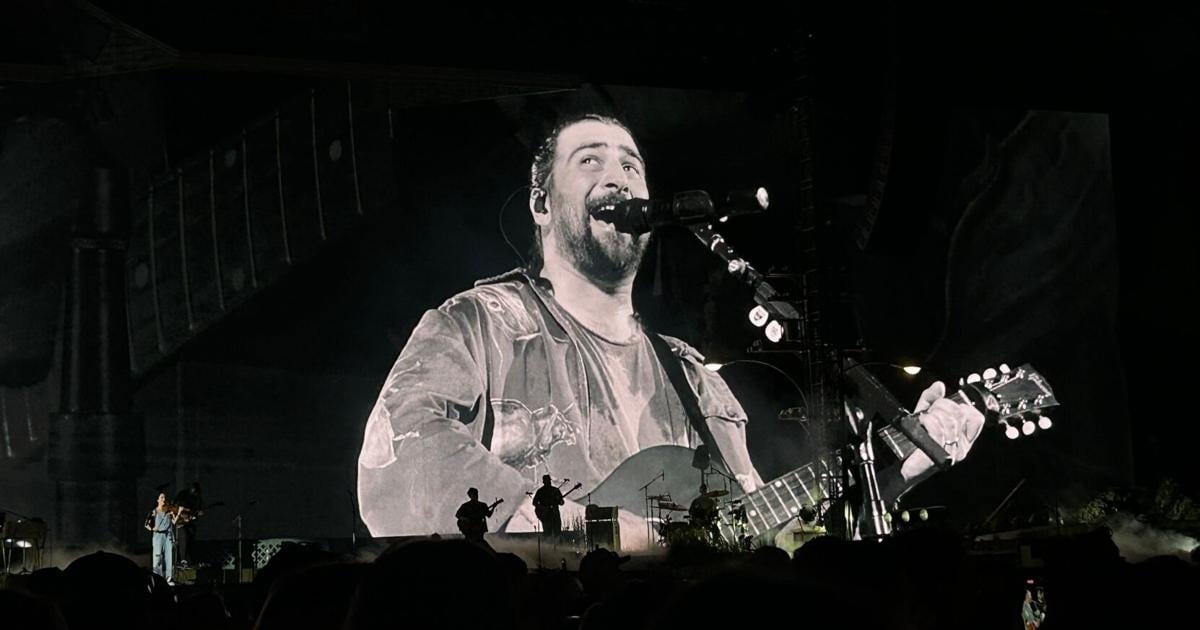 Noah Kahan delivers an emotional, crowd-powered show at Busch Stadium