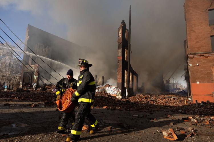 Fire burns vacant warehouse on Gratiot Street