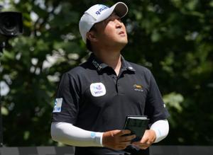 Richard T. Lee prepares to tee off from the fourth hole during the second day of LIV Golf Indianapolis on Friday, Aug. 21, 2026,