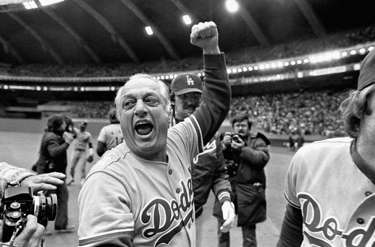 Tommy Lasorda's portrait placed in the Smithsonian