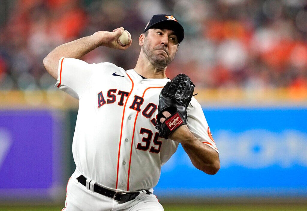Justin Verlander singles for his first Major League hit in 2014