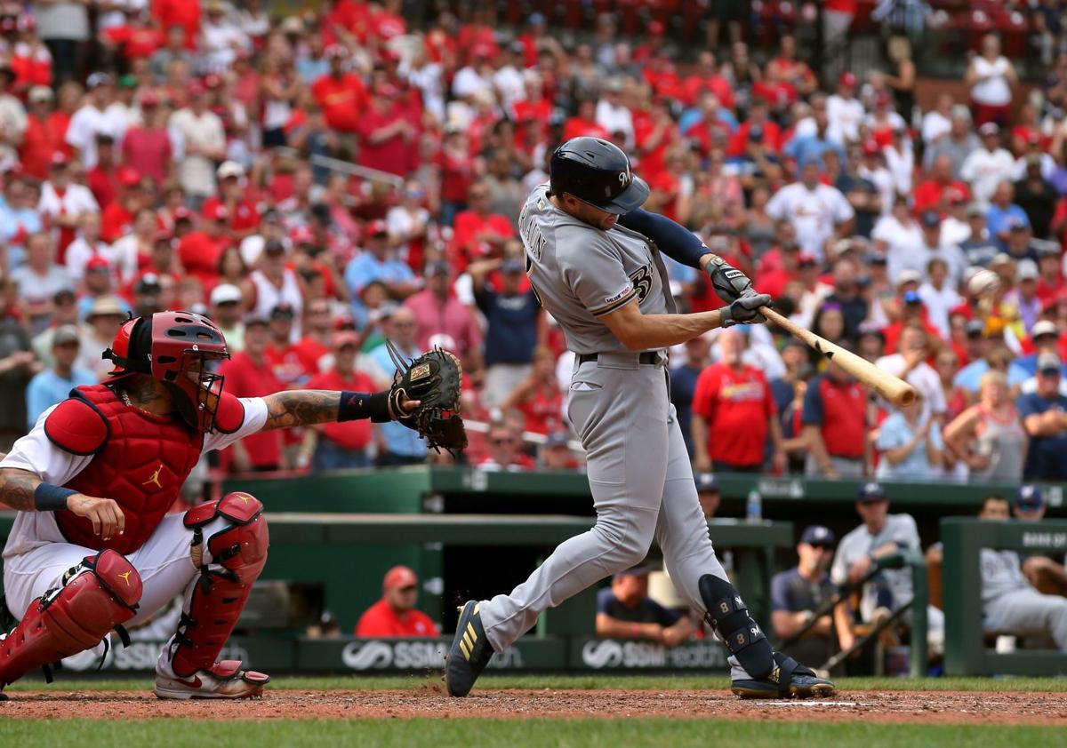 Adam Wainwright and Yadier Molina miscommunication leads to pop up falling  between them