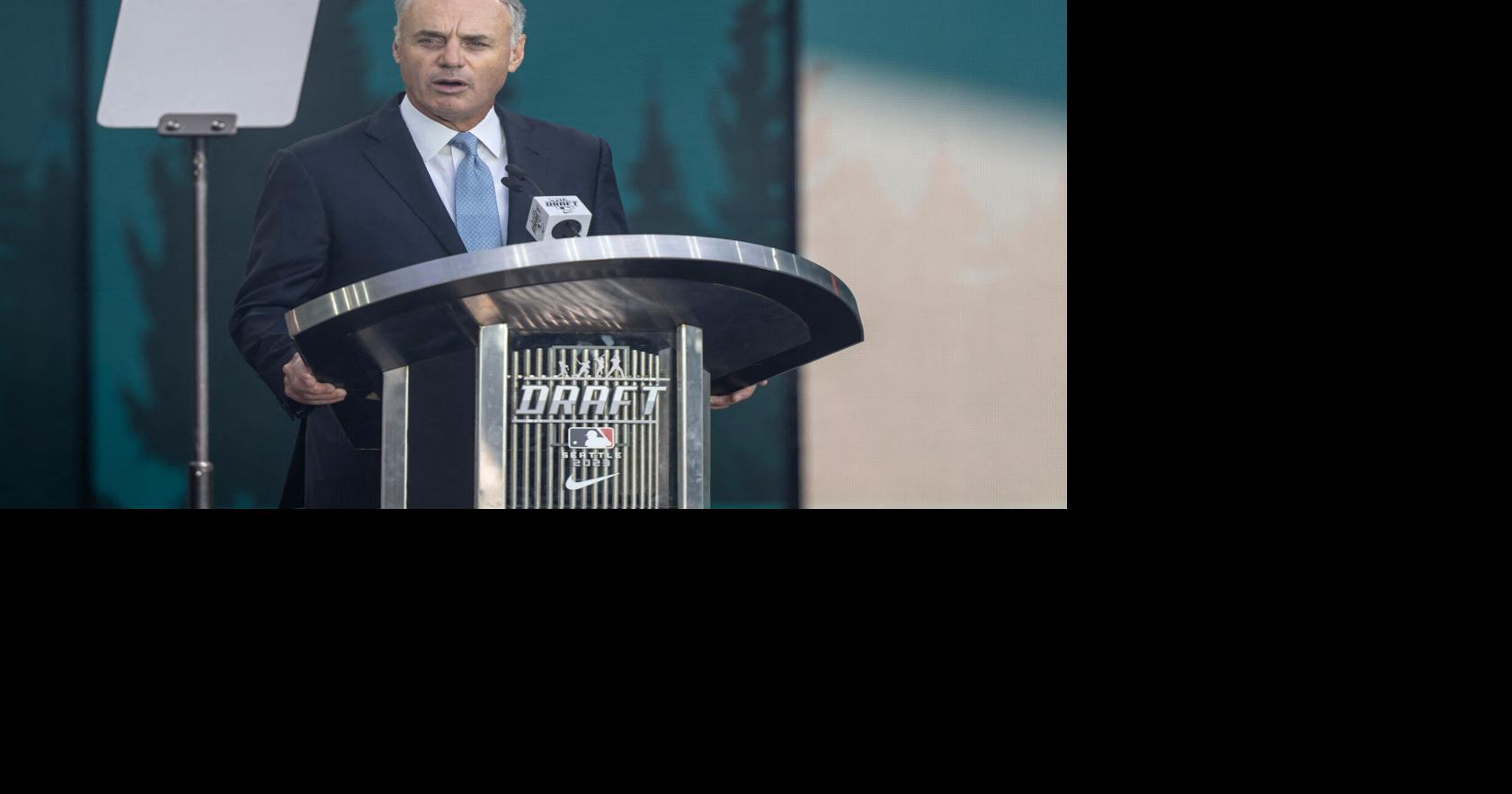 Rob Manfred behauptet, die Gehaltsobergrenze könne die MLB retten ...