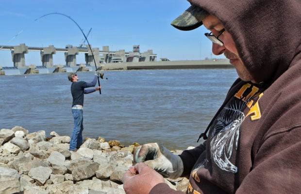 Anglers snag for giant fish in the Mississippi that predate dinosaurs