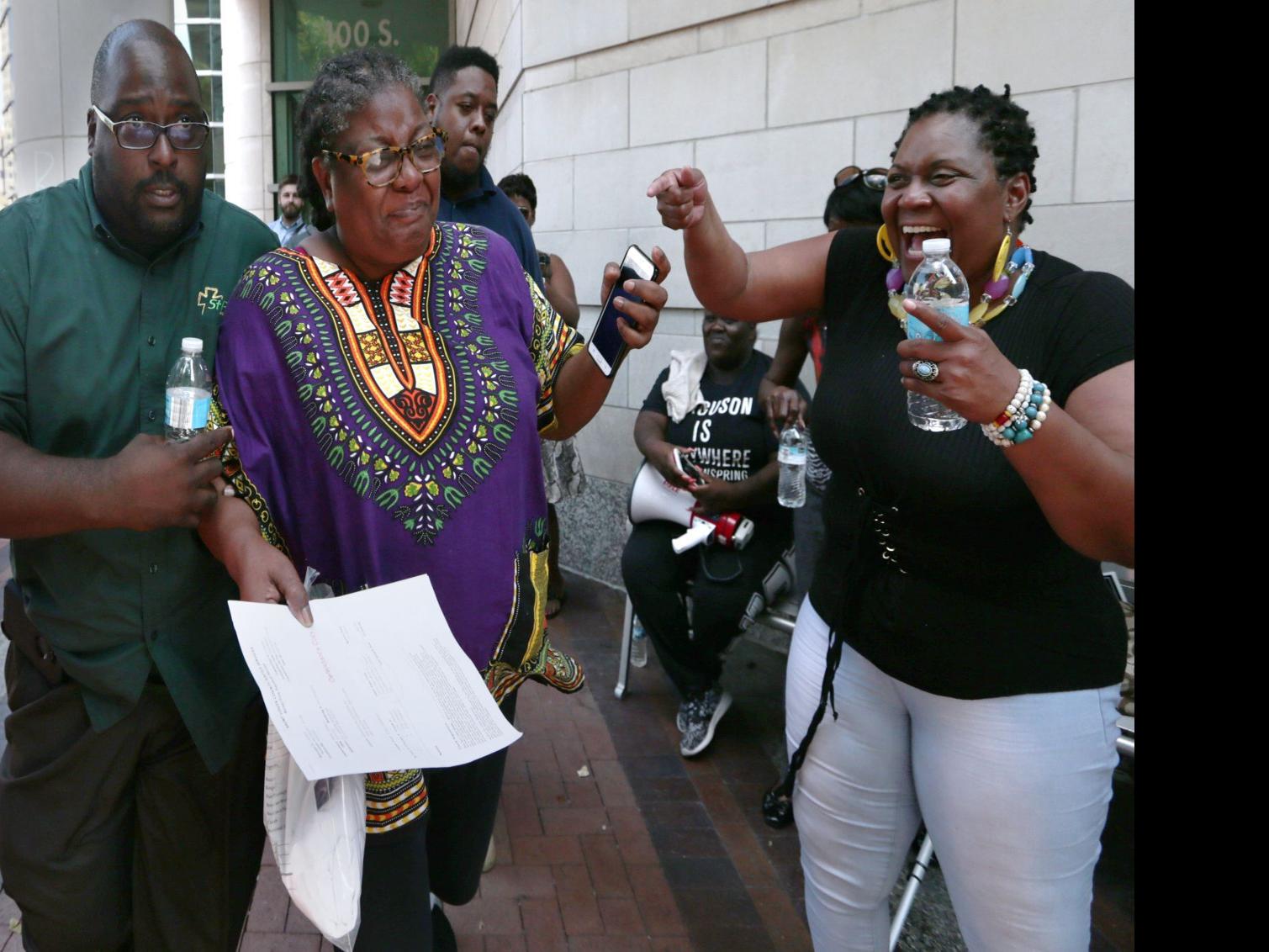 Protesters Arrested At Galleria Are Released Aclu Complains About