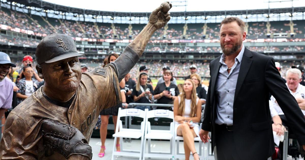St. Charles native Mark Buehrle basks in glow of White Sox statue unveiling