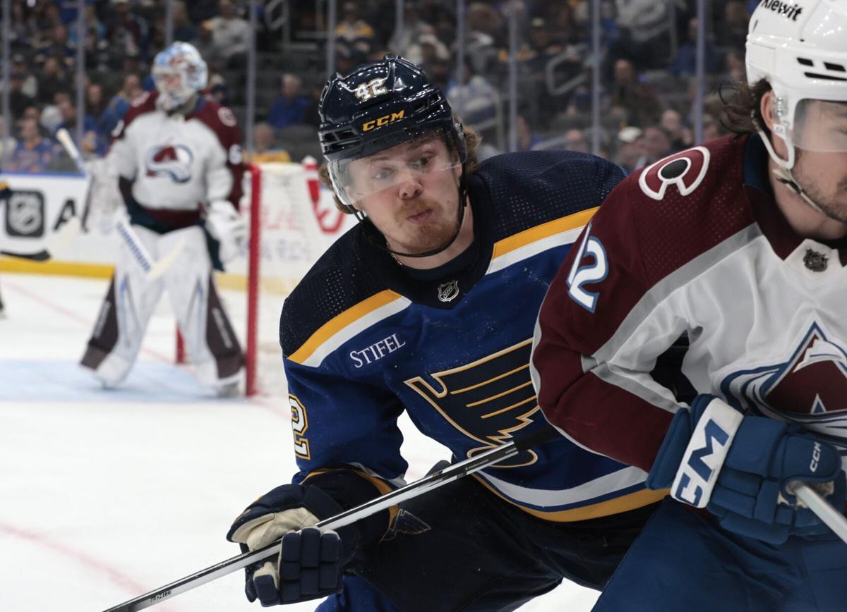 On quiet on 1st day of free agency, Blues bring back Kapanen