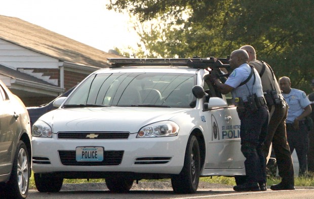 Man charged with shooting St. Louis police officer in the arm
