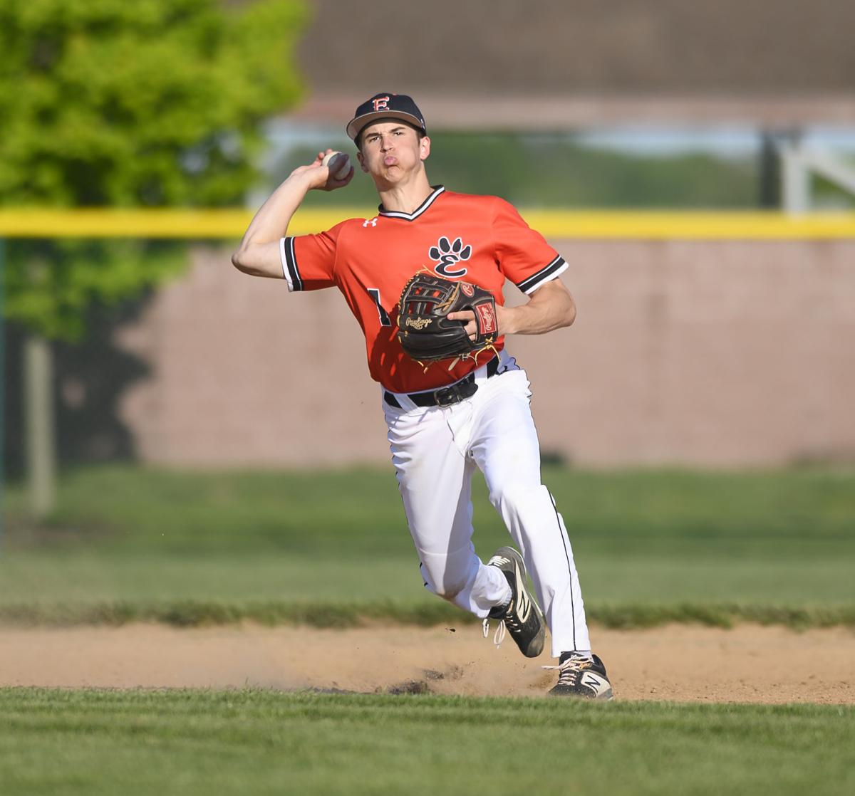Edwardsville uses defensive wizardry to roll past Belleville West