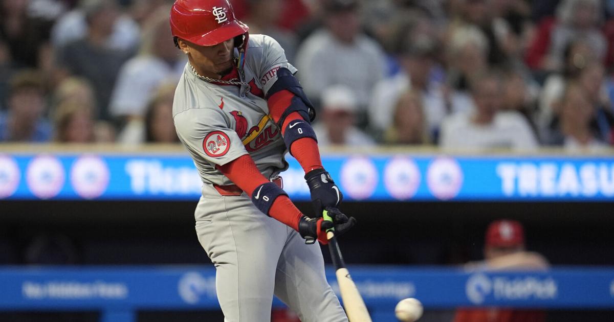 Cardinals run before walking away with a win vs. Twins