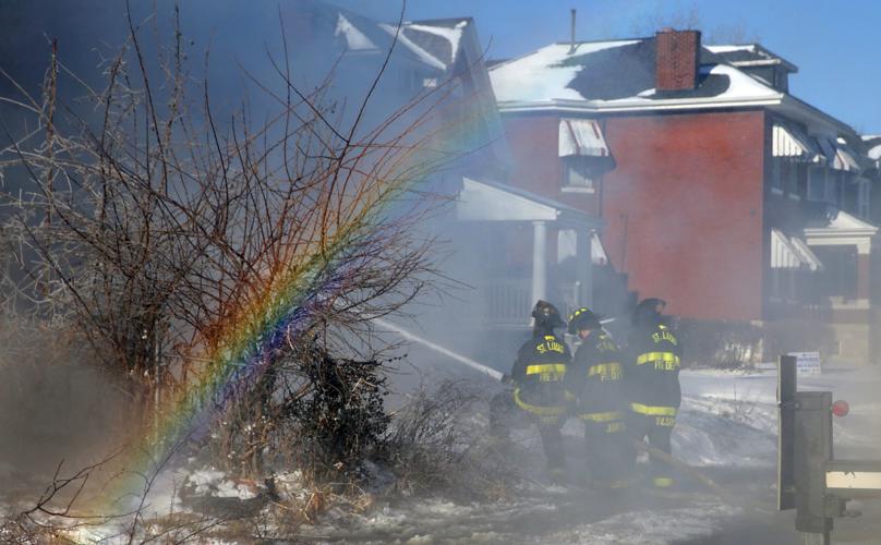 St. Louis firefighters battle fire and ice at vacant building in single ...