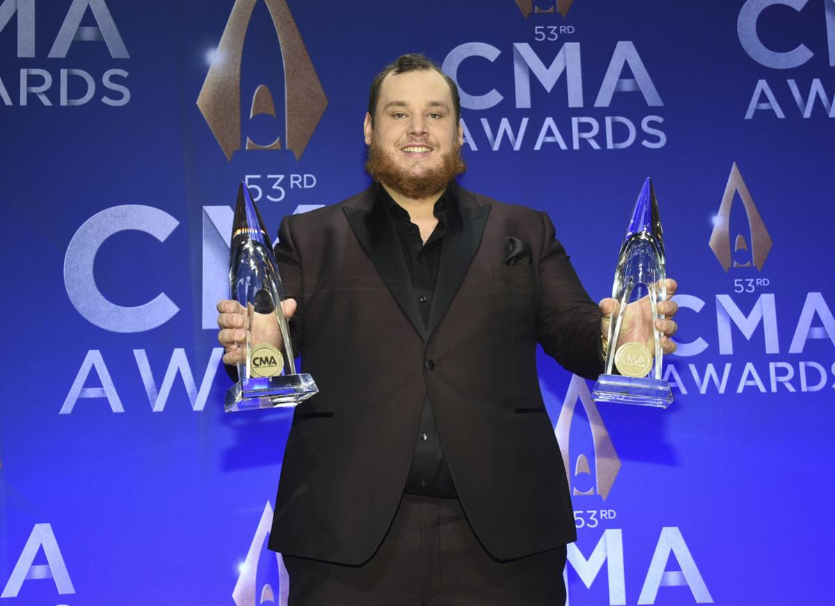 APTOPIX 53rd Annual CMA Awards - Press Room