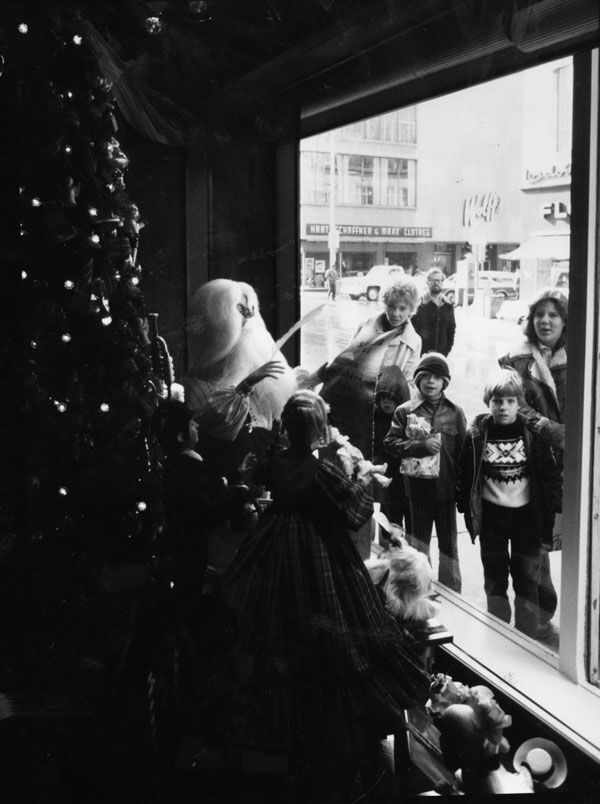 Vintage St. Louis & Route 66 - Christmas Shoppers downtown 1960s