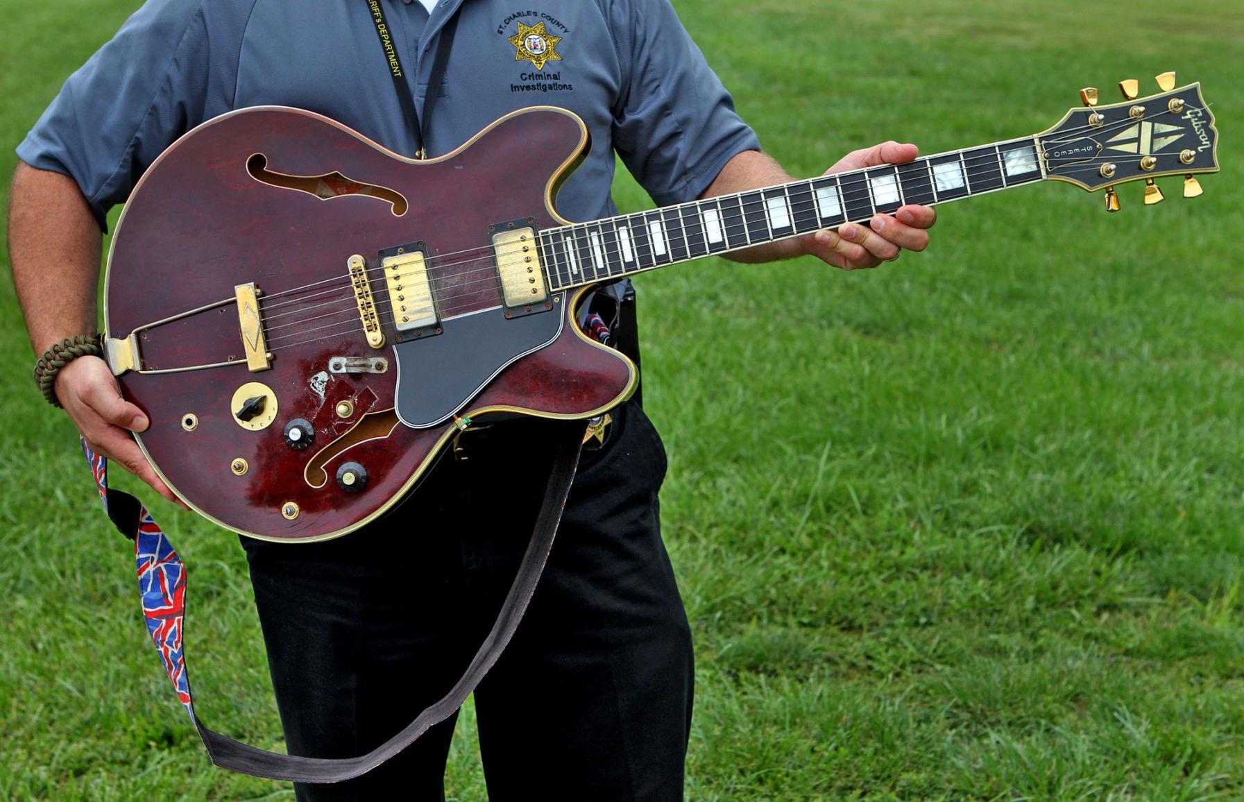 Picture of Chuck Berry's 1978 Gibson ES 355 guitar to his property at ...