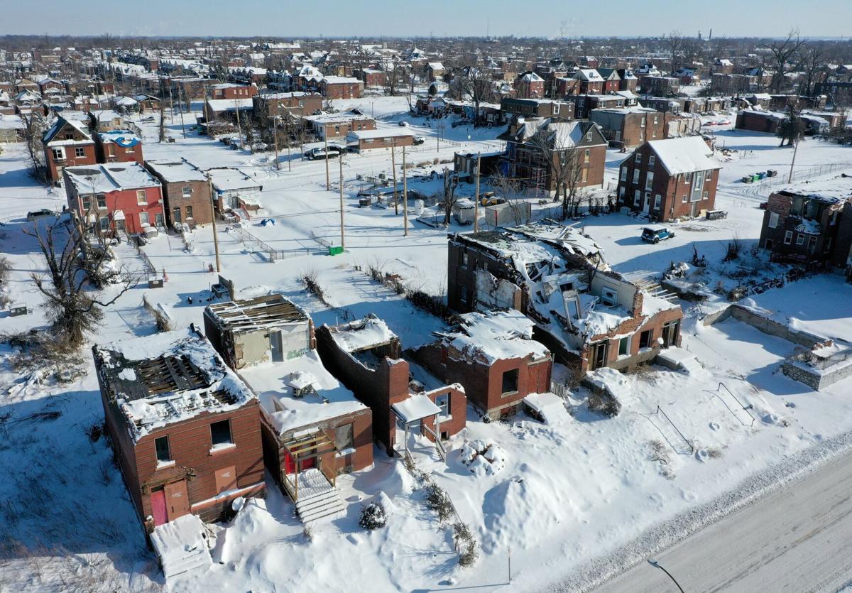 Snow in tornado zone