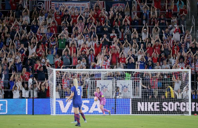 United States defeats Ireland in women's soccer