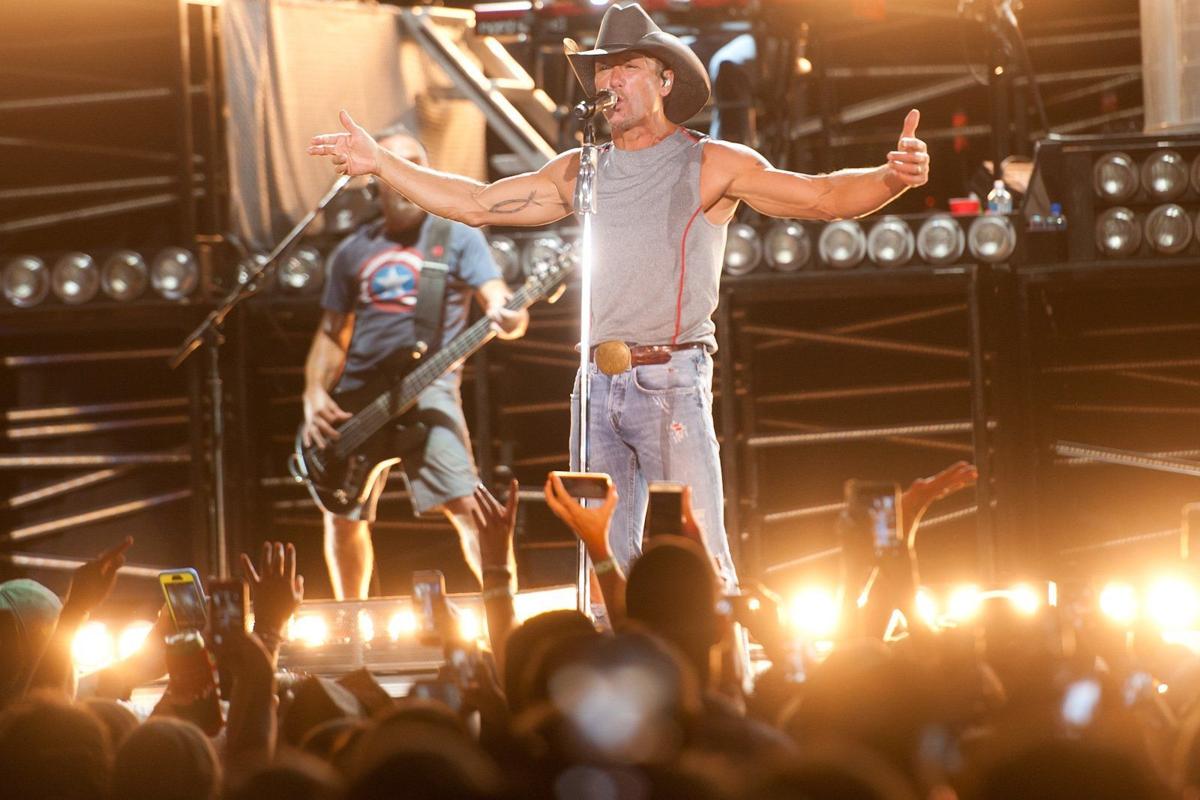 Tim McGraw gets down to business on soggy St. Louis night Concert