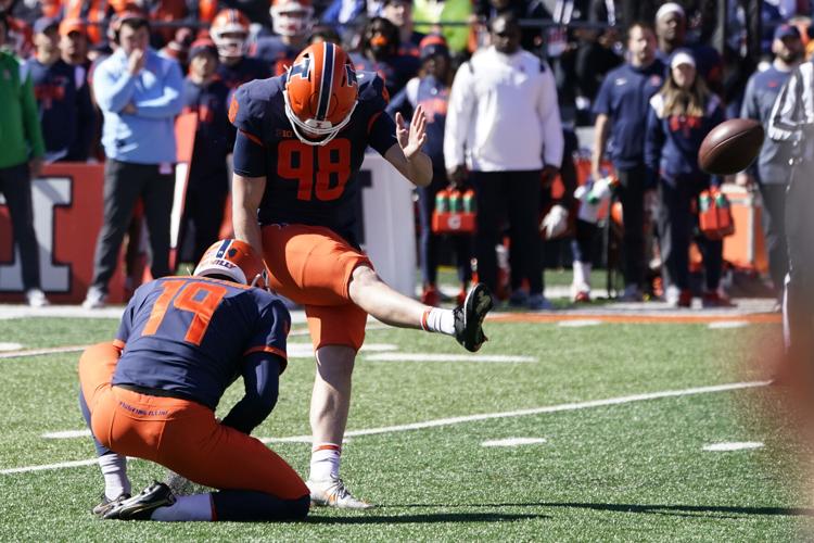 Chase Brown Leads Illinois To 26 14 Win Over Minnesota