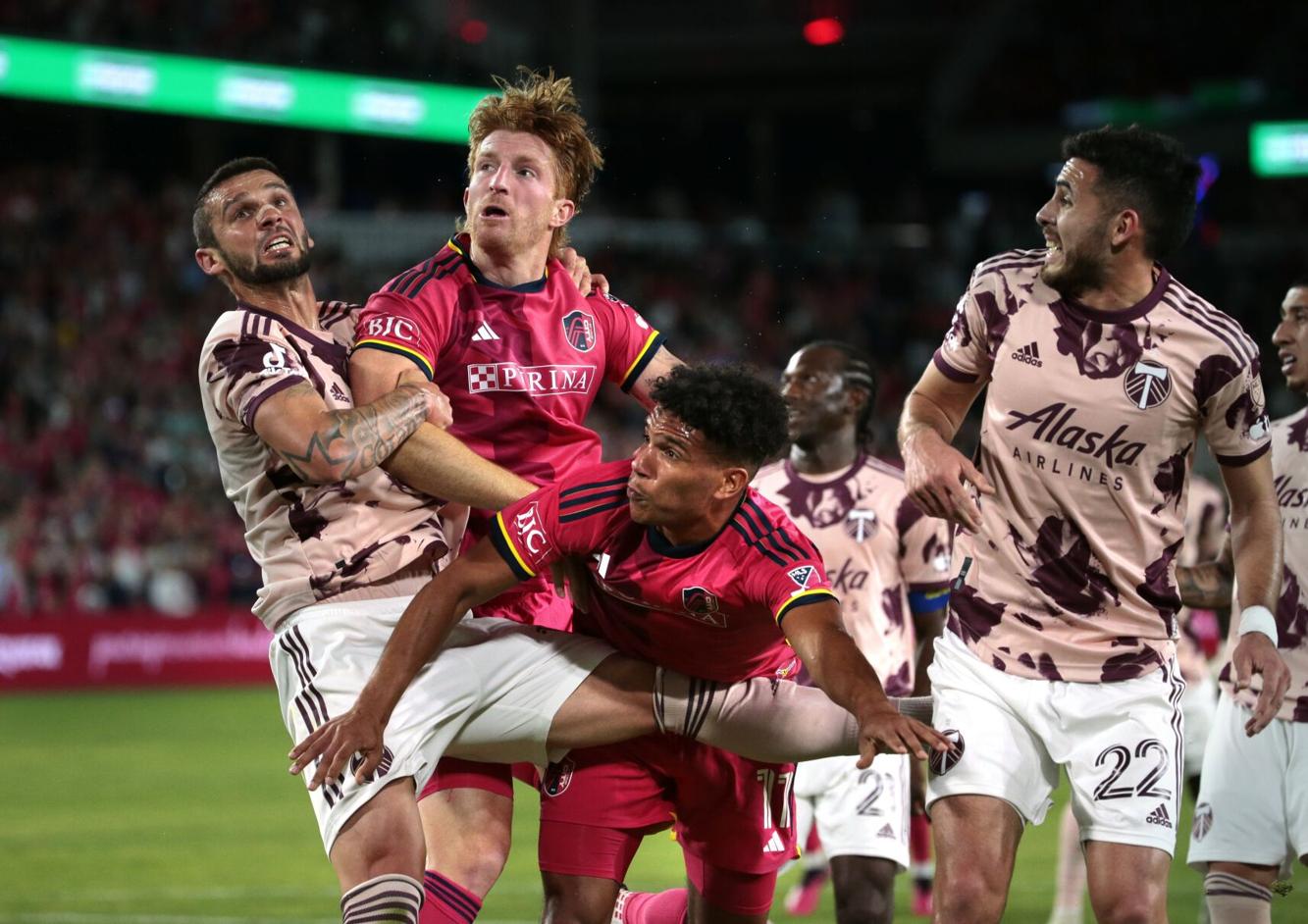 How St Louis City SC #39 s Nicholas Gioacchini deals with fouls