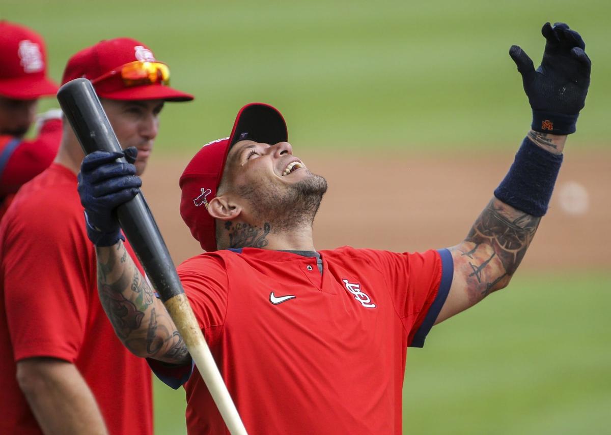 Cardinals Molina dares Astros rookie to steal second base; throws him out  by a mile