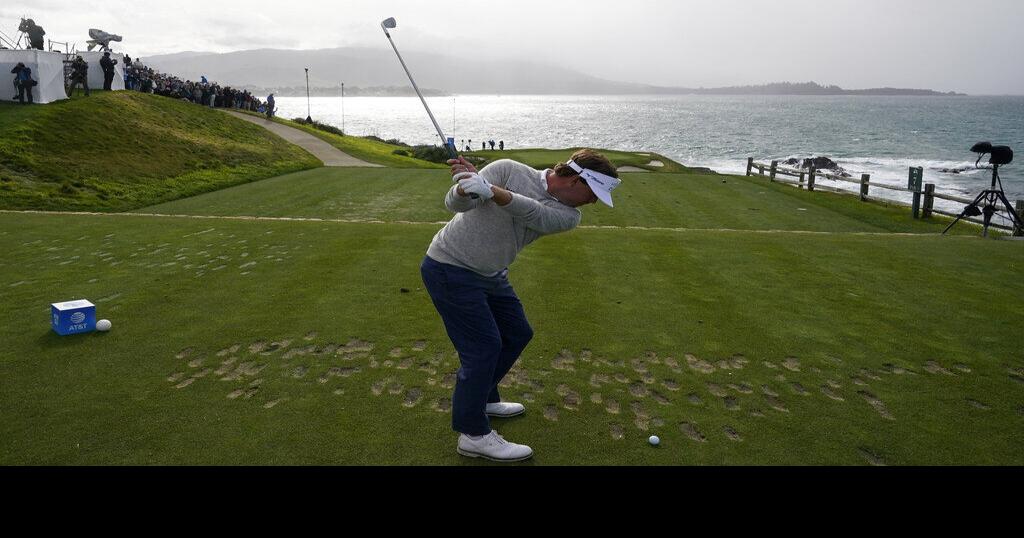 Strong wind suspends third round at Pebble Beach