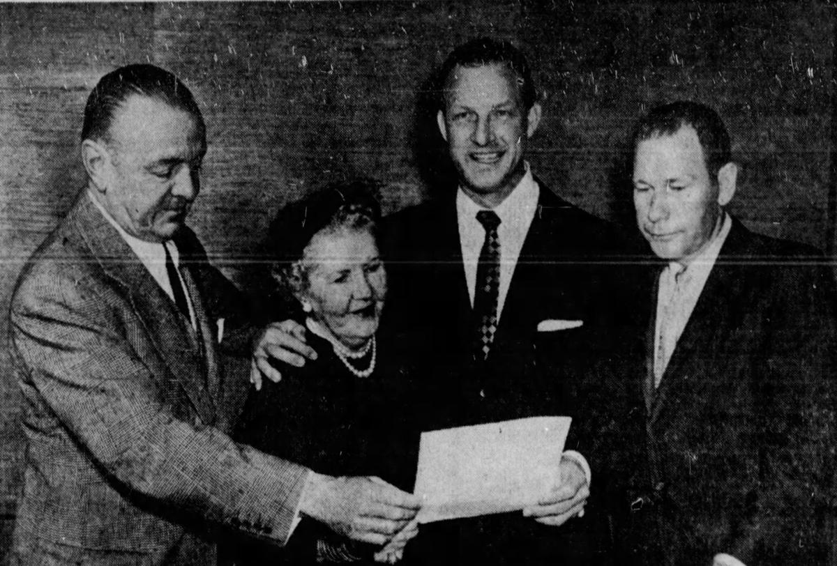 1962: Stan Musial poses with wife Lil and daughter Janet