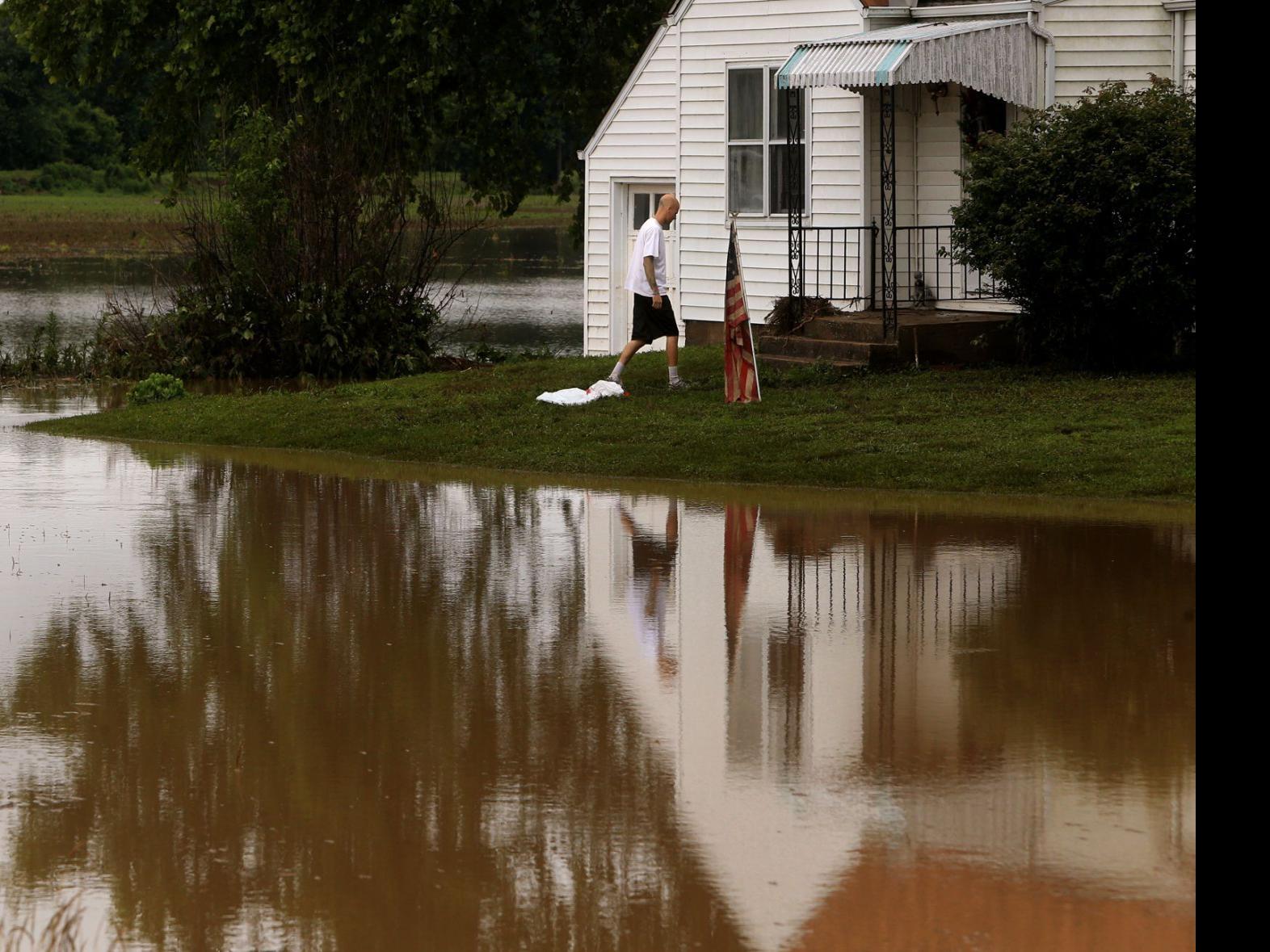Storms Soak St Louis Area Causing Flash Flooding And Road