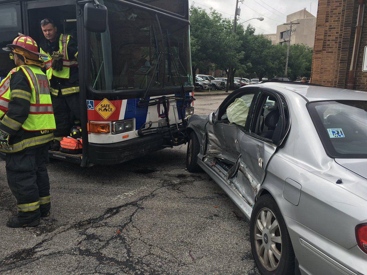 Minor injuries in carbus crash in Belleville