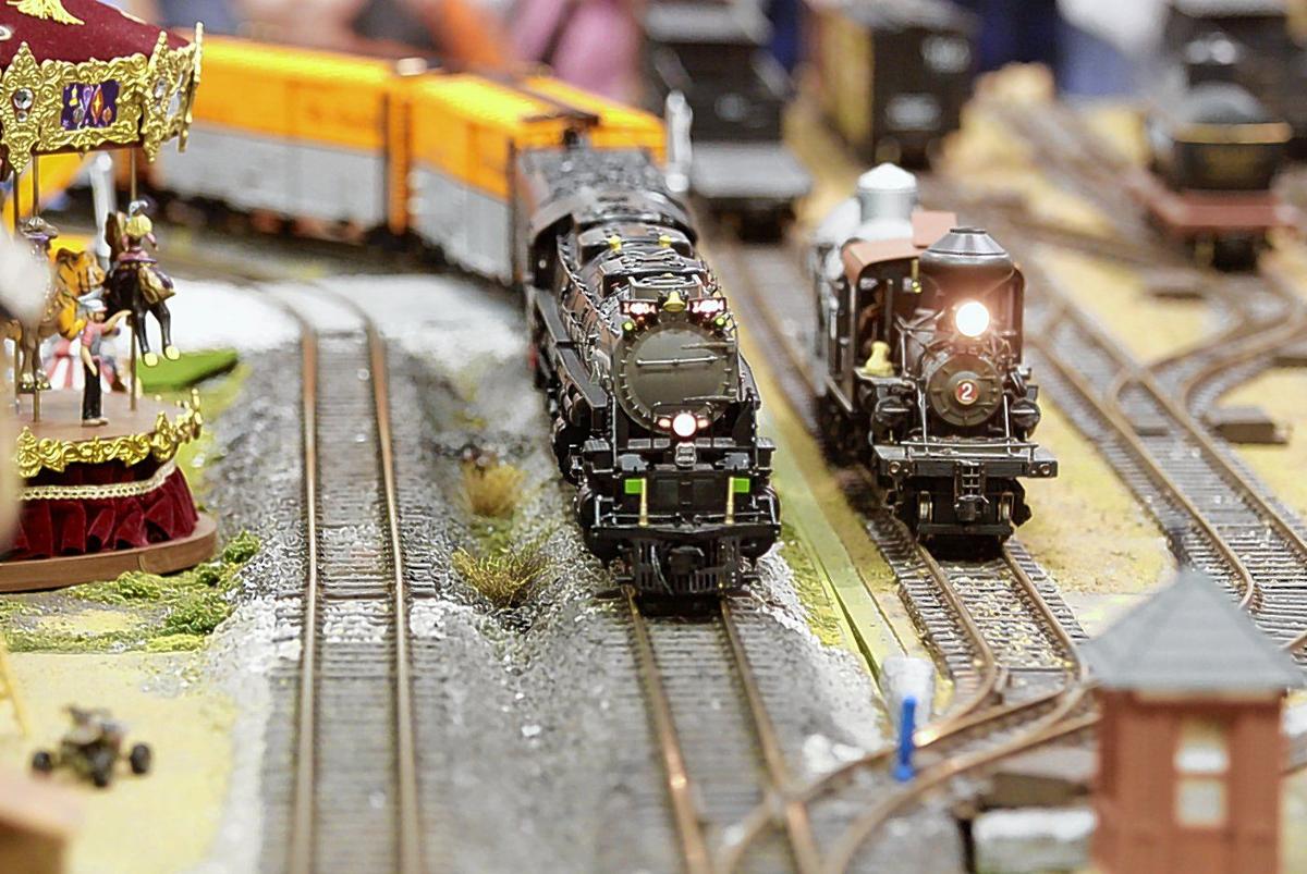 PHOTOS Thousands board for Collinsville train show Life News from