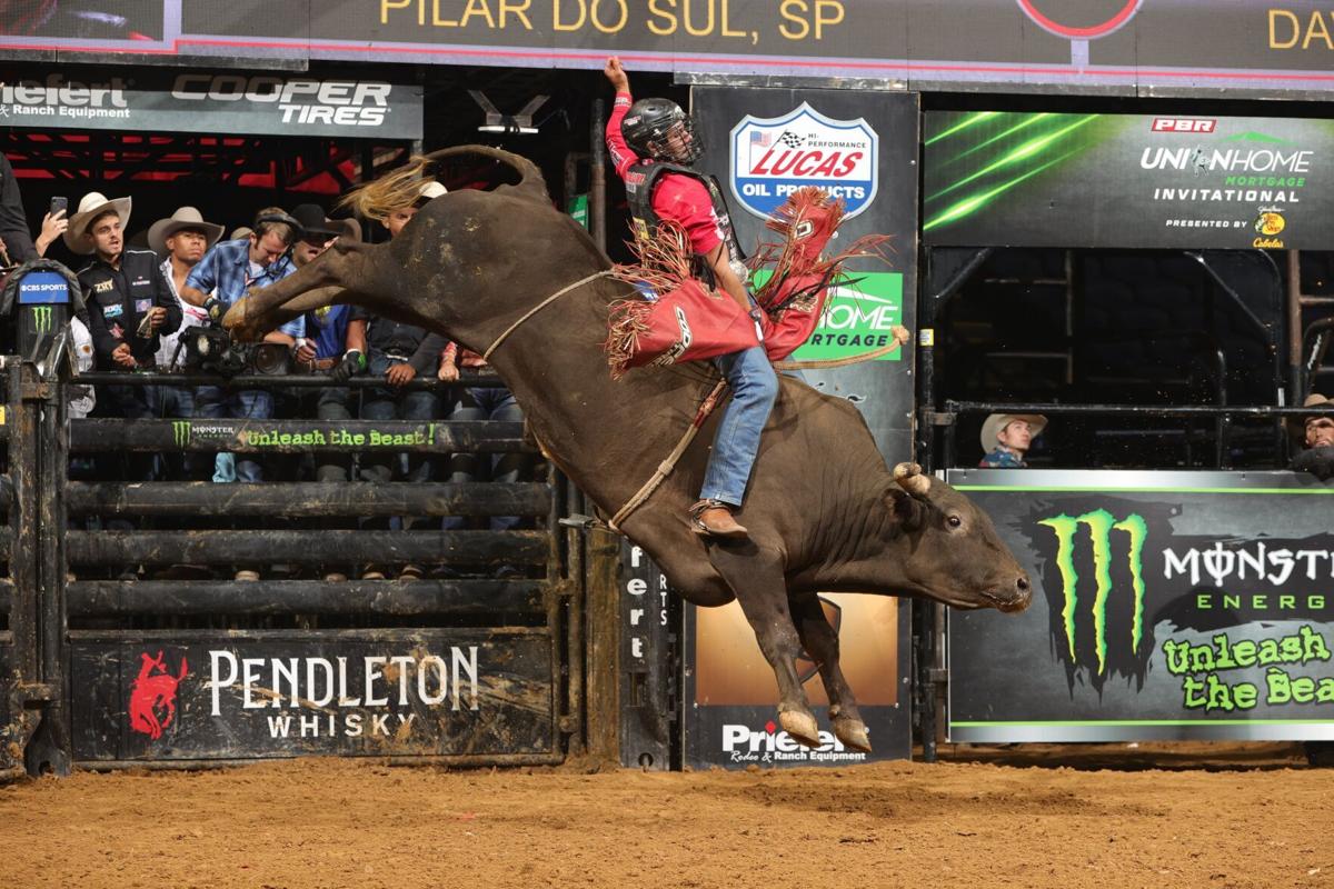 PBR rider Silvano Alves