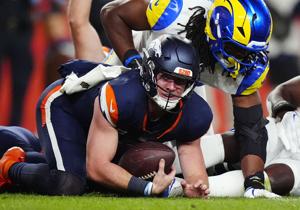 FOOTBALL-NFL-DEN-LAR/