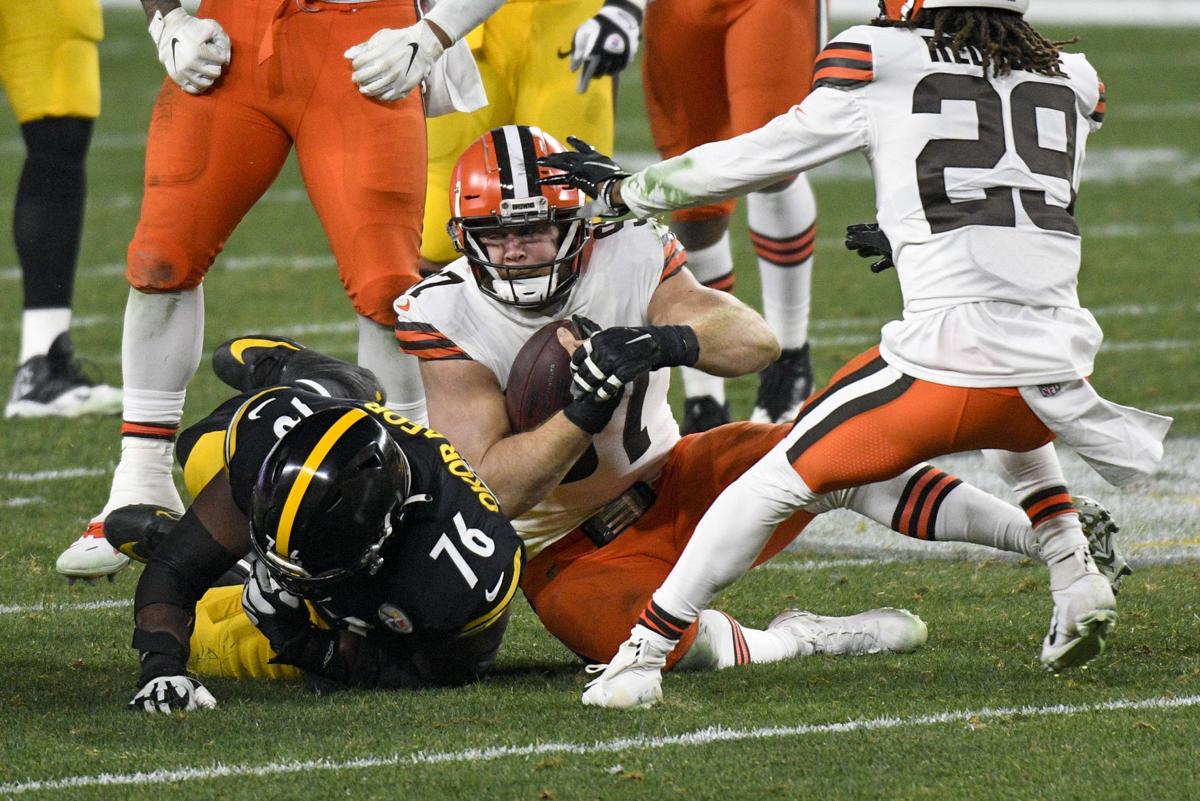 Shorthanded Browns stun Steelers early, stifle late rally for