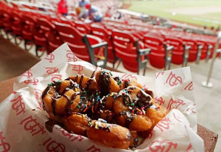 achterstalligheid geroosterd brood moreel Beyond nachos: Eating our way across Busch Stadium's world of dining options