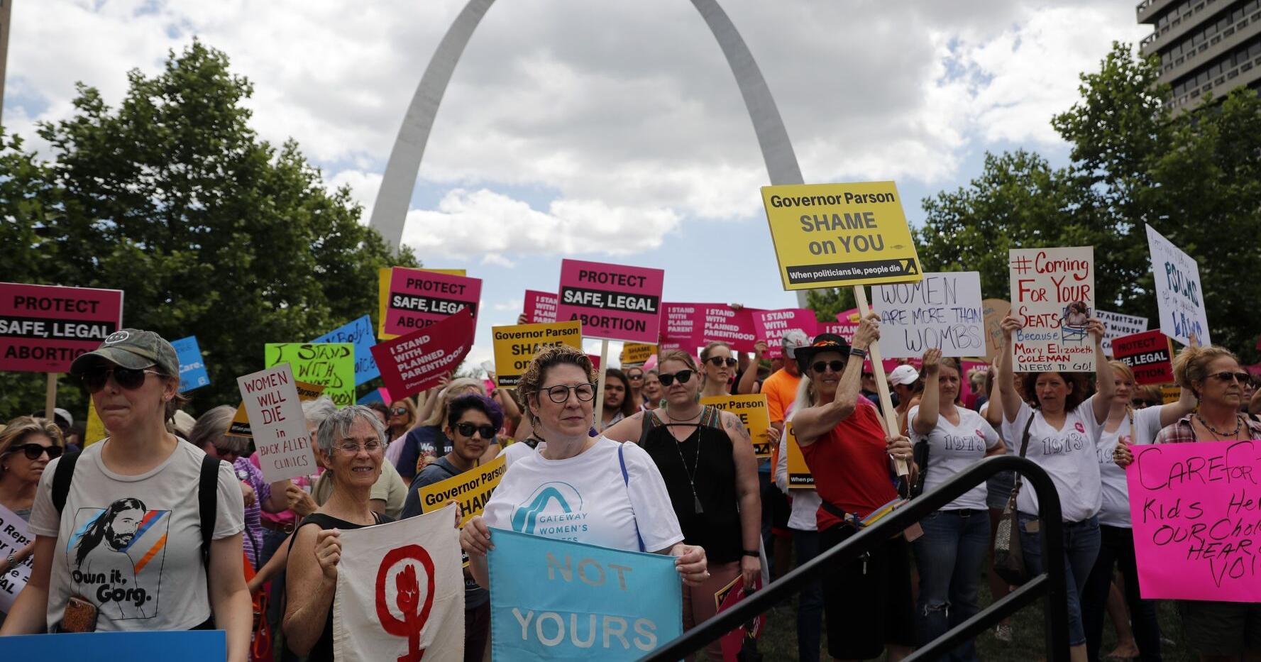 Missouri abortion rights campaign raises $3 million as signature-gathering effort begins - Vimarsana News