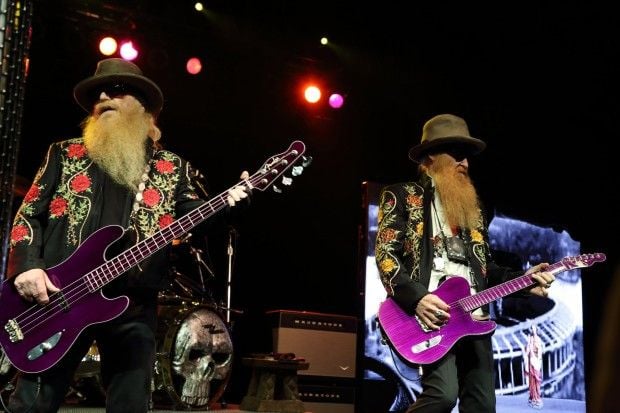 ZZ Top Tour Reunites Guitar Greats Billy Gibbons And Jeff Beck