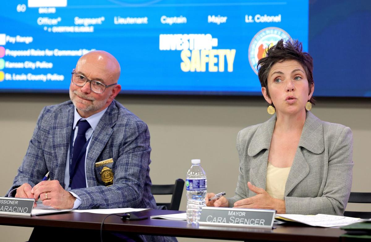 �����Ӱ�ԭ�� Board of Police Commissioner approve raises for command staff