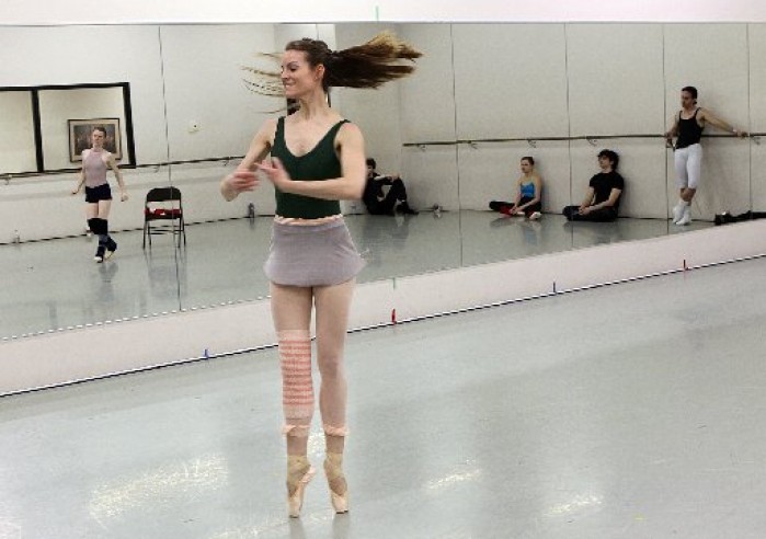 Ballet dancer revels in comeback after serious knee injury : Lifestyles