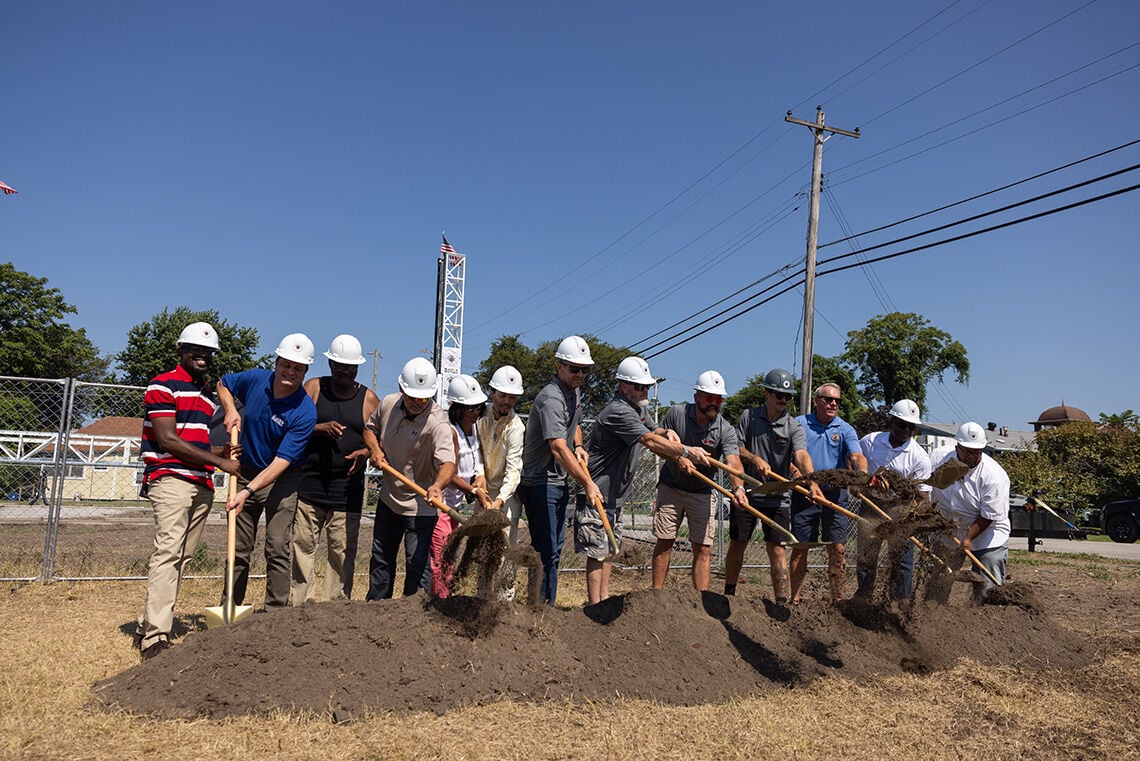 Groundbreaking05.jpg