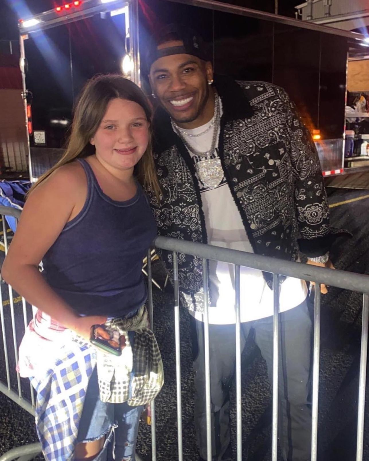 nelly country grammar video pink bandana nelly country grammar video pink bandana