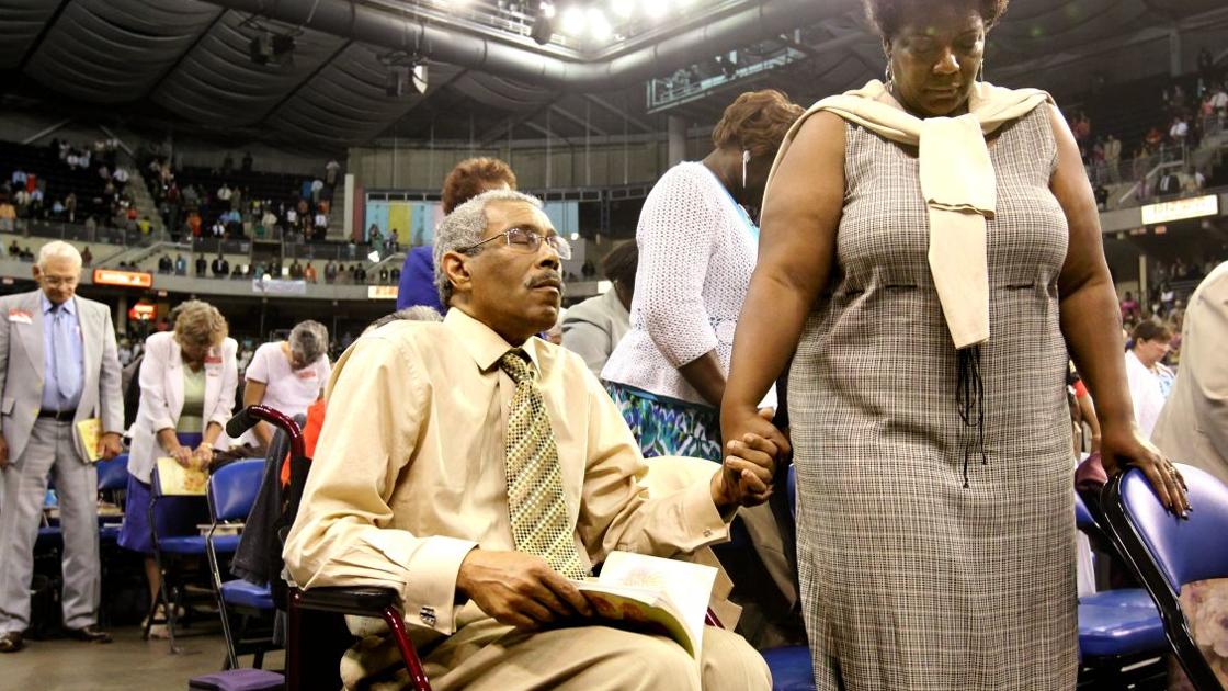 Jehovah's Witnesses open district convention in St. Charles