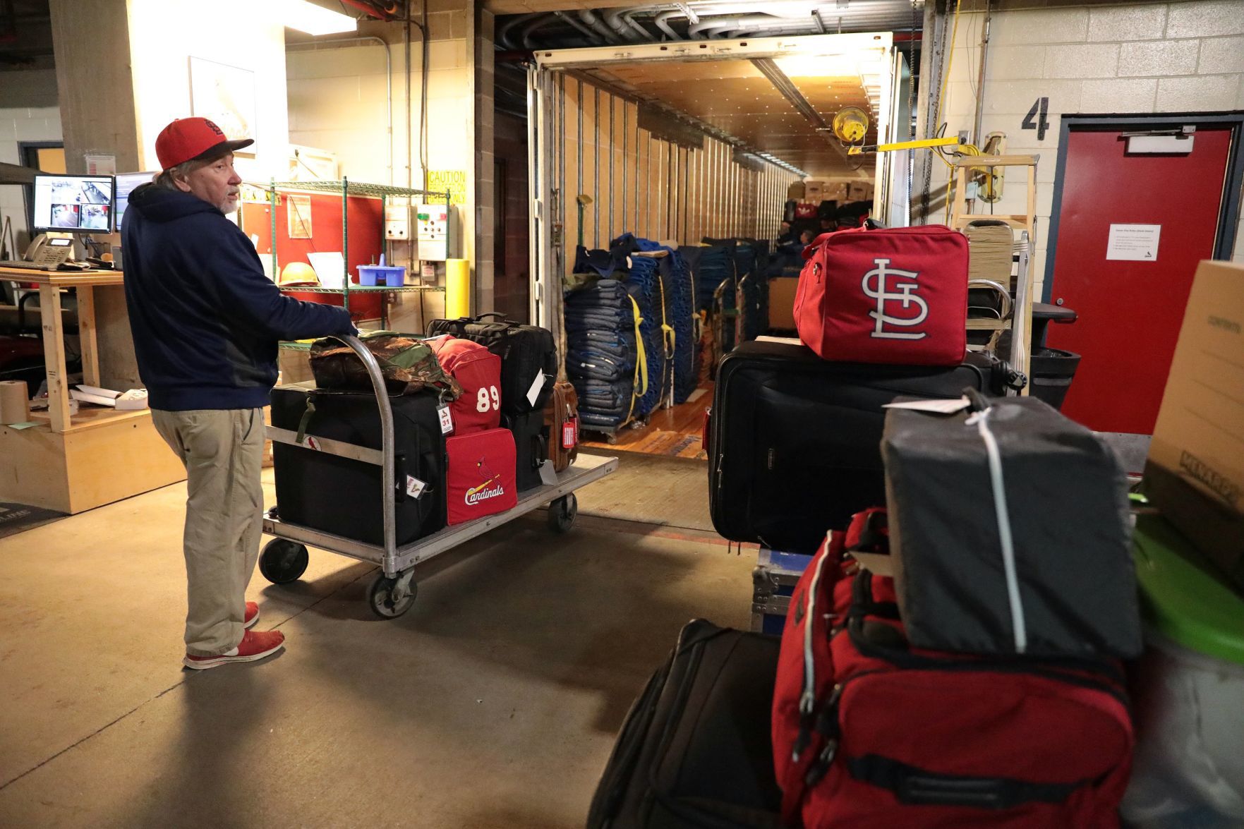 busch stadium bags