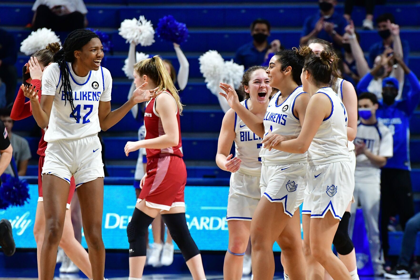 I cant explain it says coach Stone after SLU women win with 6 players bilde bilde