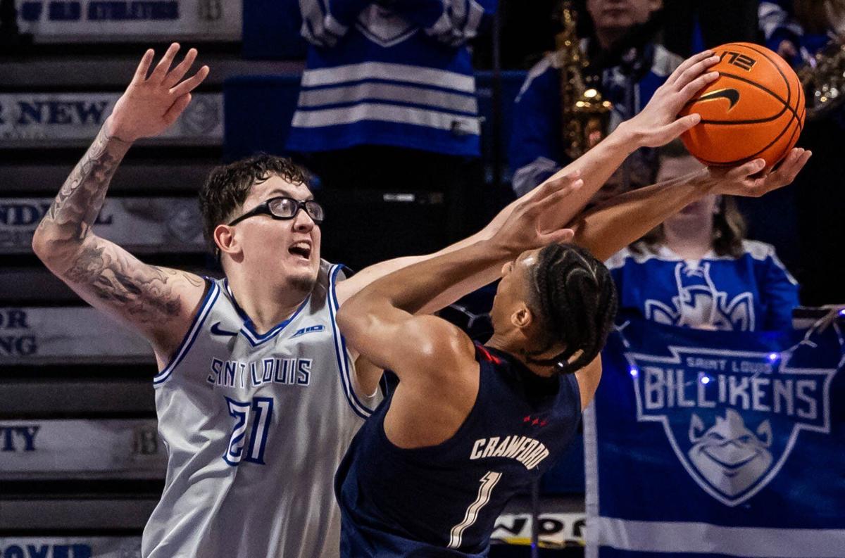 Ӱԭ University takes on Duquesne Dukes