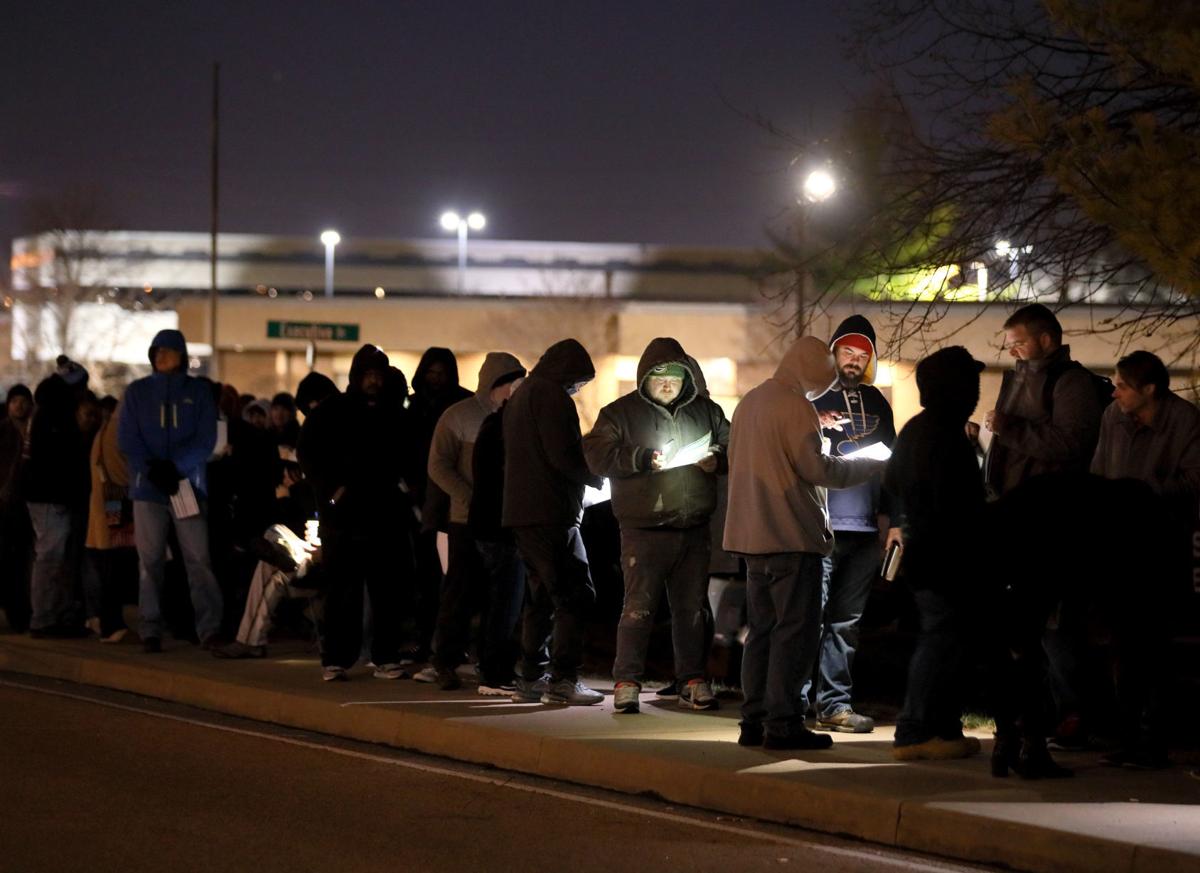 Long lines in Collinsville greet first day of recreational weed sales
