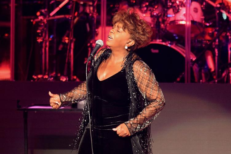 Anita Baker delivers finely nostalgic trip during farewell tour stop at